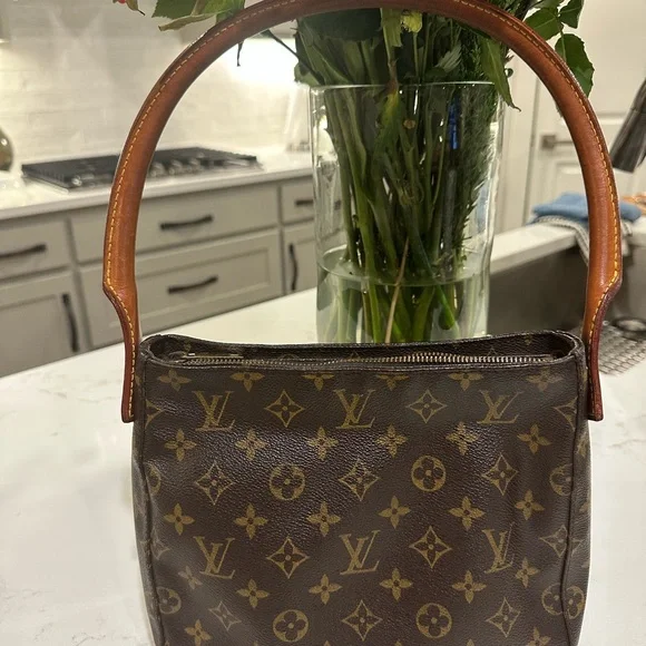 LOUIS VUITTON Monogram Looping MM - Picture 2 of 5